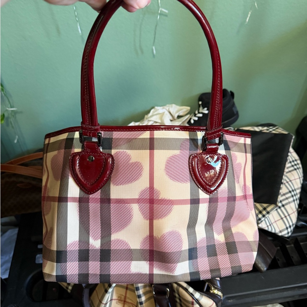 Burberry tote! Just in time for Valentine’s Day! - Picture 3 of 12
